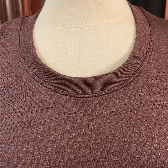 Brand new with tags lululemon athletica Maroon Short Sleeve Tee - Picture 2 of 9